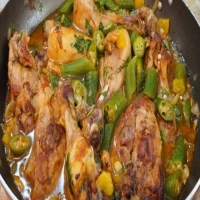 Essa receita de frango com quiabo que minha mãe faz é a melhor de todas