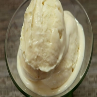 Fiz 2 litros de sorvete de creme caseiro para toda a família com ingredientes que eu tinha em casa