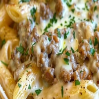 Crockpot Philly Cheesesteak Pasta Casserole