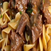 Easy Crockpot Beef Tips and Noodles Recipe