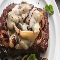 Ribiye steak with french onions & mushrooms