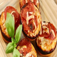 Pepperoni Pizza Muffins