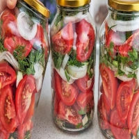 Há dez anos que guardo tomates desta forma! Deliciosa marinada que todos vão adorar