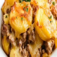 Easy 5-Ingredient Hamburger & Potato Casserole