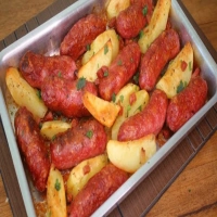 Linguiça com batatas e bacon