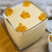 Misture o leite condensado com os pêssegos! A melhor sobremesa de verão sem forno