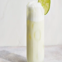 Limonada suiça bem cremosa e refrescante com um segredo para não amargar