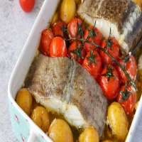 Bacalhau Assado com Batatas e Tomates