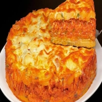 Casserole de pommes de terre et de viande en couches