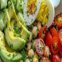 Salada de grão de bico e abacate saudável