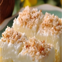 Bolo de Abacaxi com Coco e Creme de Leite
