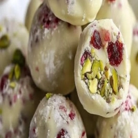 Trufas de Chocolate Branco com Cranberries e Pistache!