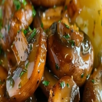 Copycat Ruth’s Chris Steakhouse Mushrooms at Home! 