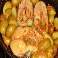 Salmão no forno com batatinhas