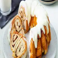 Cinnamon Roll Cake!