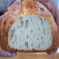 Pain artisanal au four hollandais