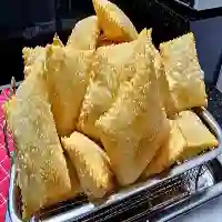Pastel de feira perfeito com massa crocante