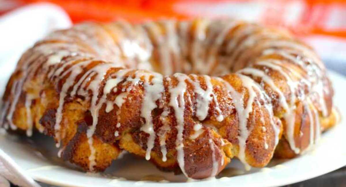 Hawaiian Roll Bundt Cake