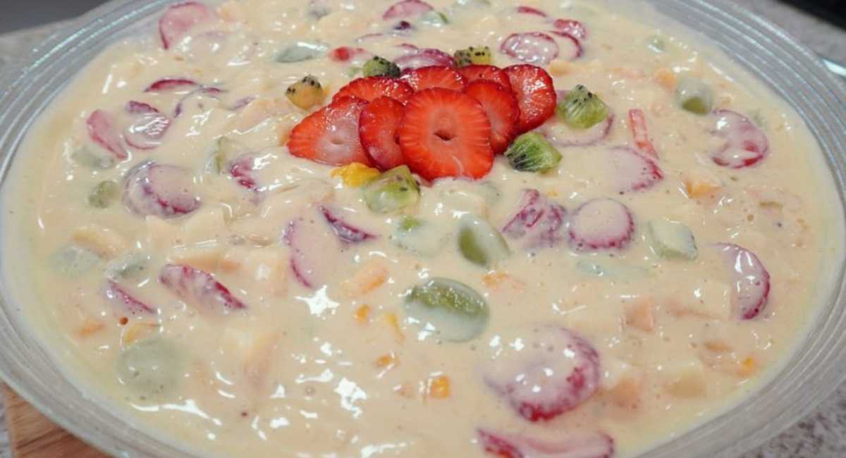 Salada de frutas cremosa