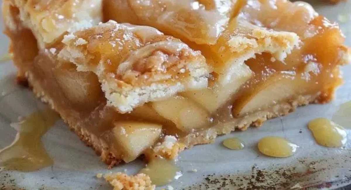 Flaky Apple Pie Bars