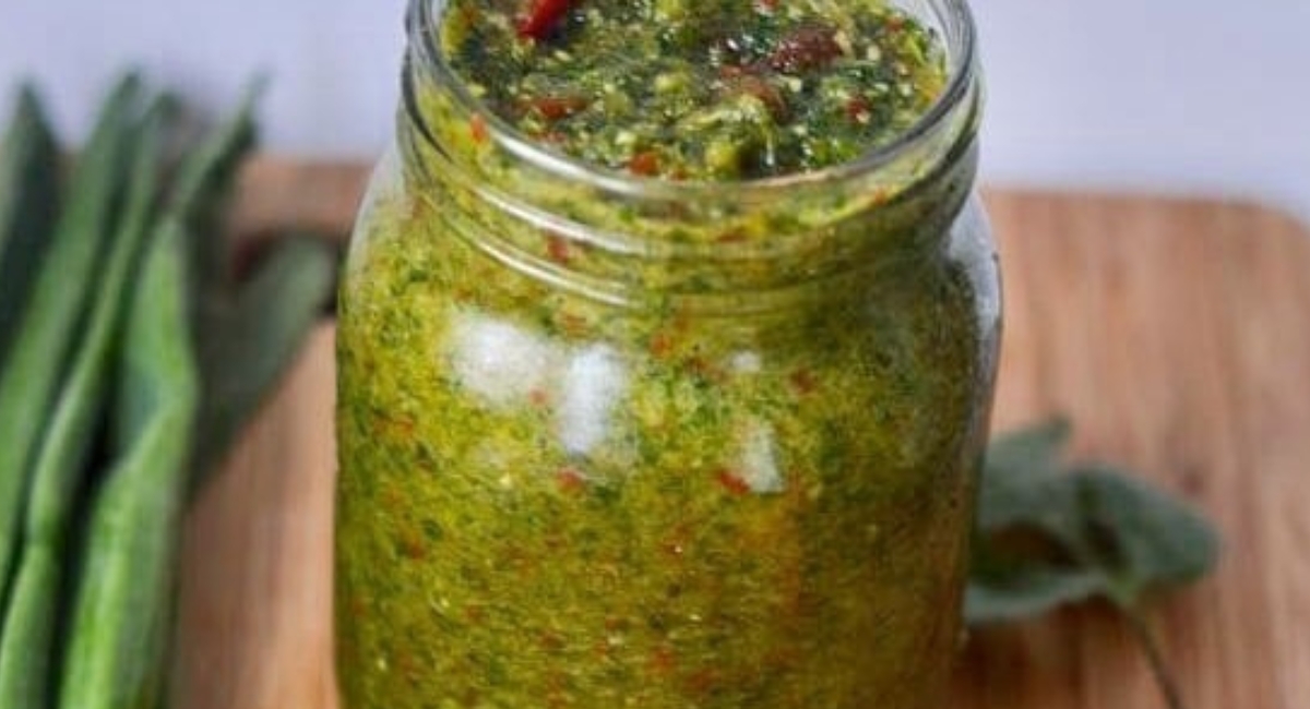 Marinade au persil, feuilles d'oignon, poivron, ail, et piment