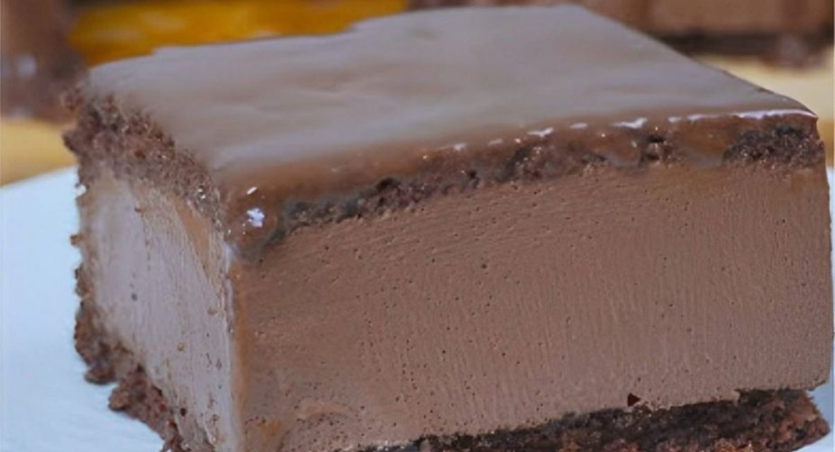 Bolo nuvem de chocolate um bolo que é puro mousse de chocolate que derrete na boca