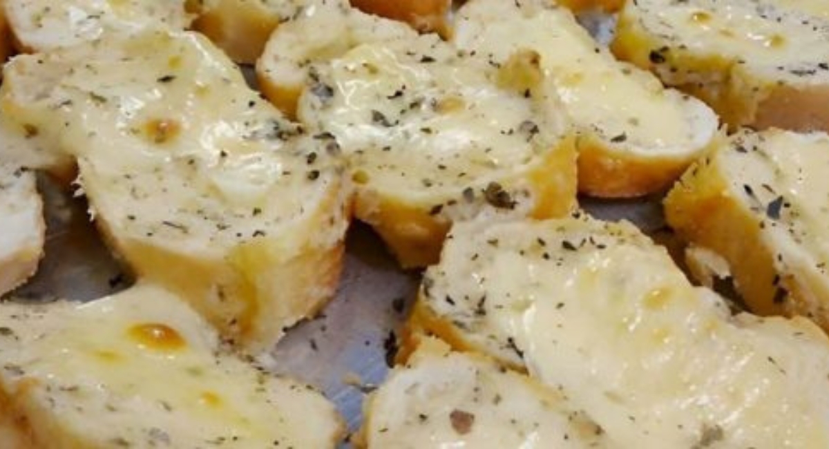 Creme de alho para fazer deliciosas torradas e também pão de alho fica uma delícia