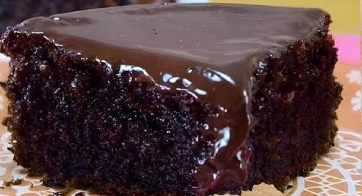 ​​​​BOLO DE CHOCOLATE MOLHADINHO🍫🍩
