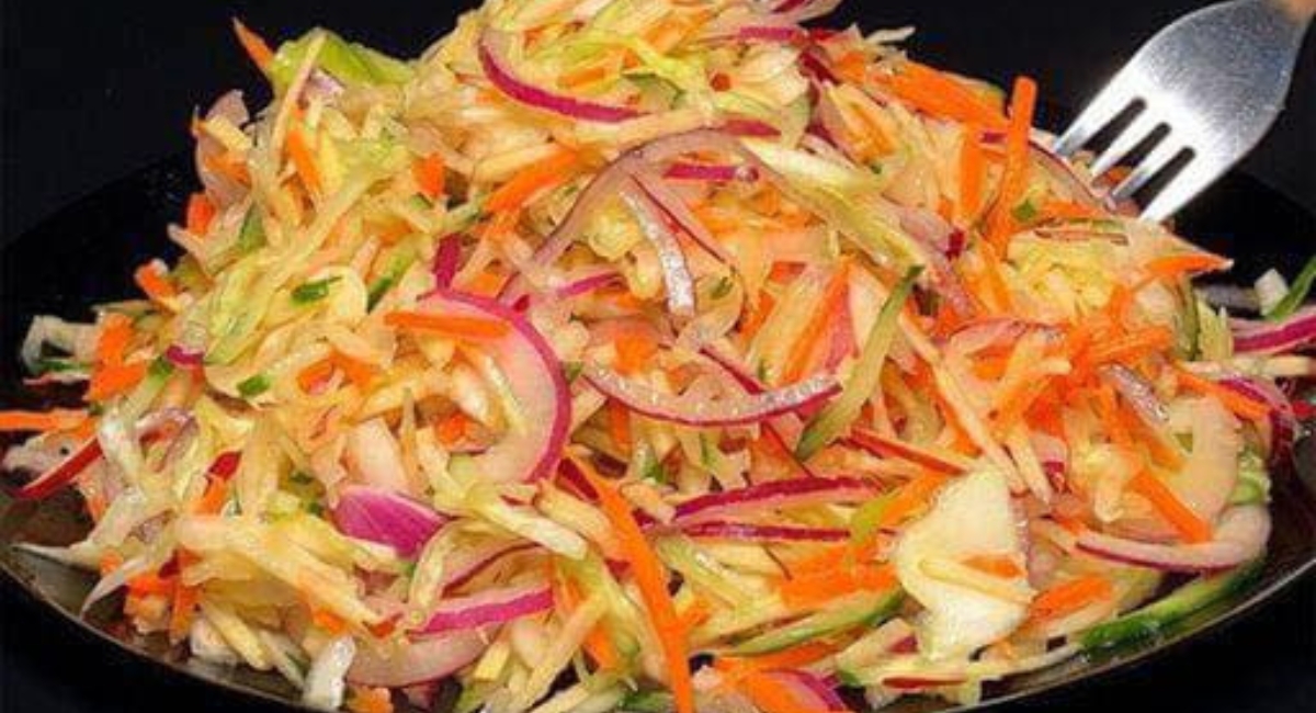Salada de repolho, cenoura e maçã