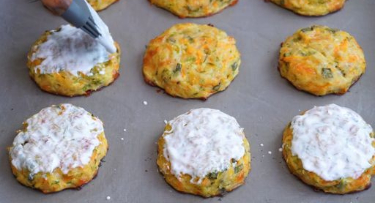 Schnitzel aux légumes et au fromage avec sauce