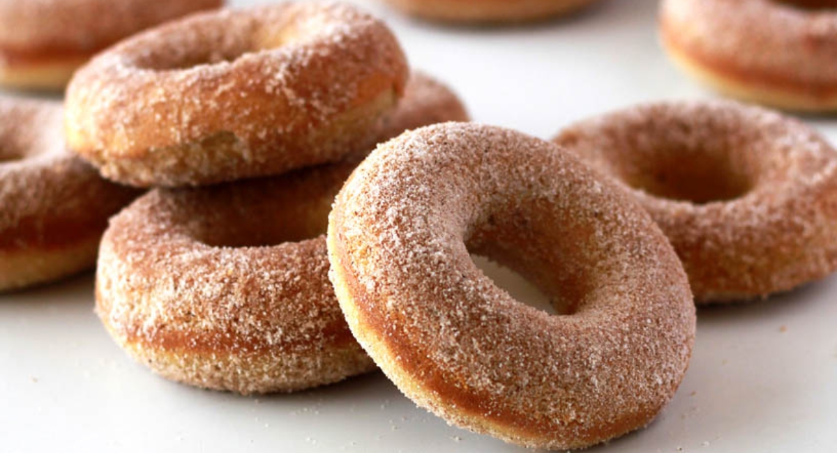 Rosquinhas da vovó com açúcar e canela fofinhas sequinhas e perfeitas para o café