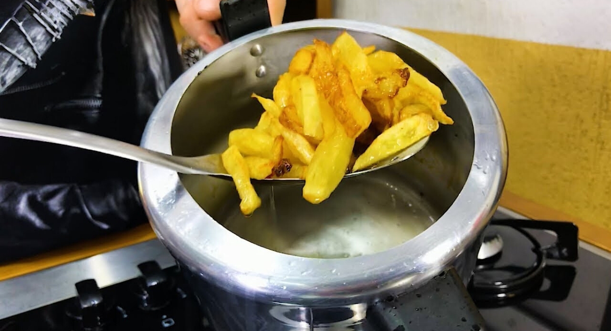 Batata Frita na Panela de Pressão Uma Delícia Crocante em Poucos Minutos
