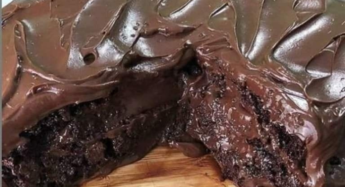 Bolo de chocolate recheado 