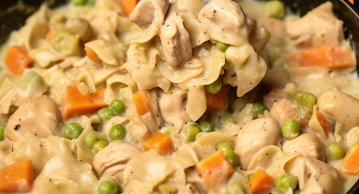 Chicken Pot Pie Noodle Skillet