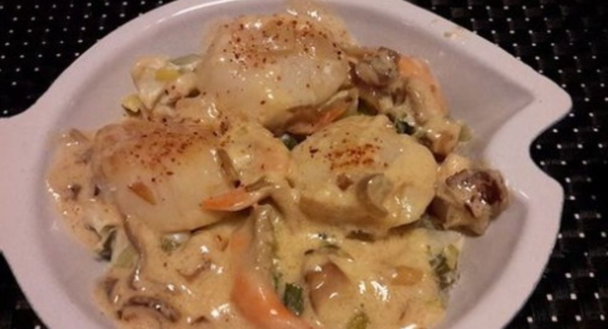 Noix de Saint-Jacques flambées au Calvados et fondue de Poireaux