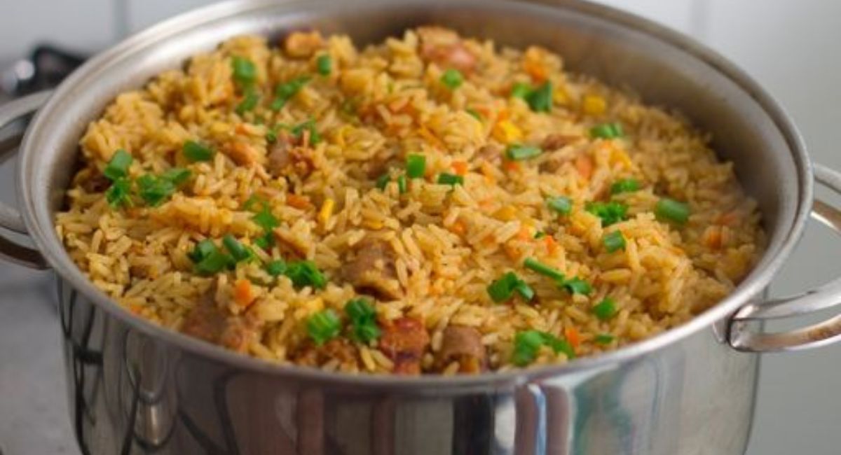 Arroz com galinhada e pequi