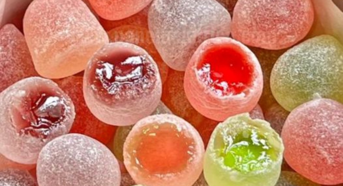Docinhos de gelatina que eu faço pra beliscar enquanto não sai o almoço, todo mundo ama