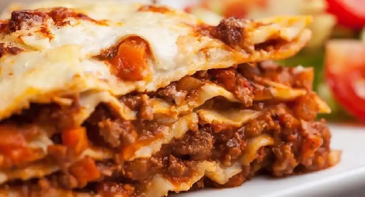Lasanha de carne moída com massa pronta fácil de fazer