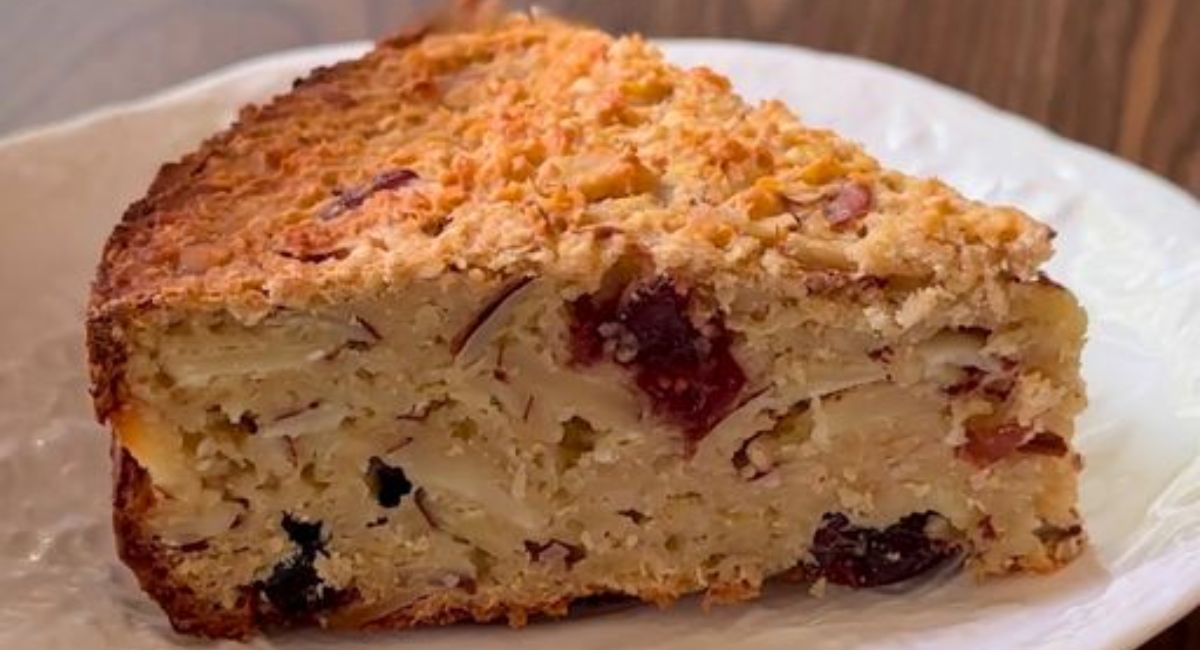Gâteau sain aux pommes, aux canneberges et aux amandes