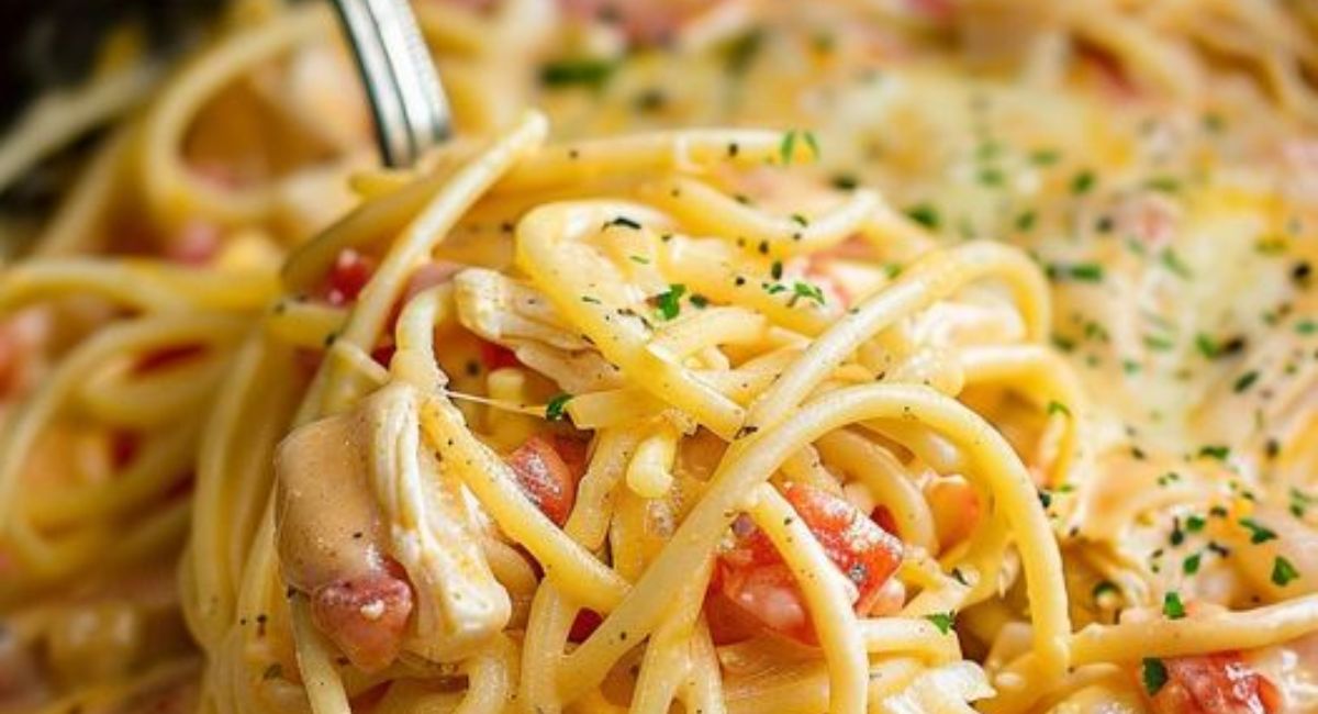 Creamy crockpot chicken spaghetti