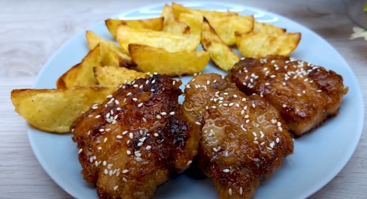 Cerdo crujiente con Papas al Horno: una combinación perfecta para una cena especial