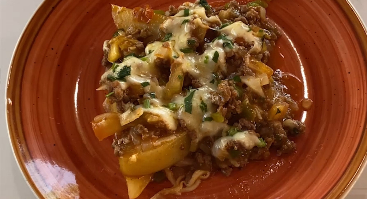 Quando tenho repolho e carne moída em casa, sempre faço essa receita deliciosa