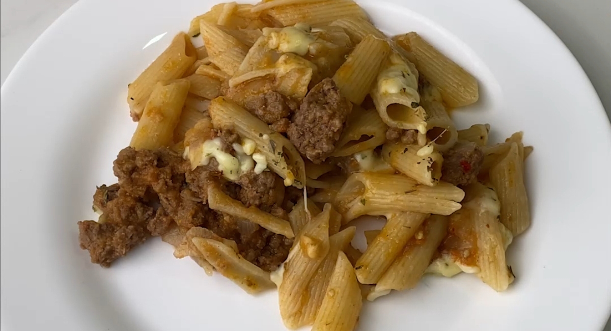 Macarrão com queijo e carne SEM forno!