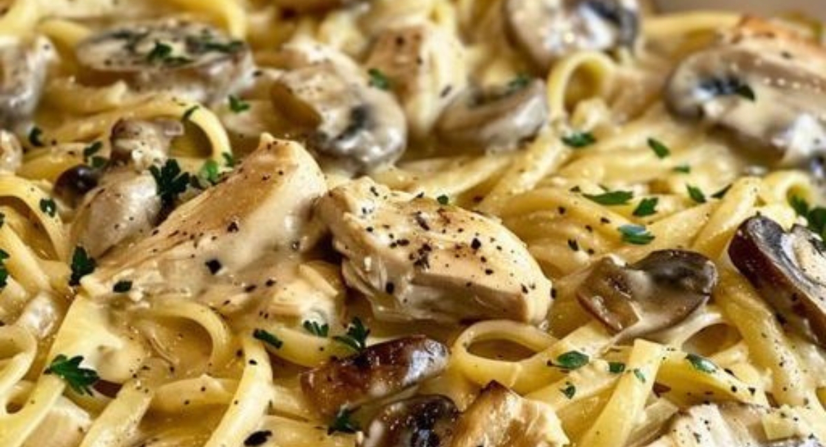 Creamy Chicken Tetrazzini Pasta Bake with Mushrooms