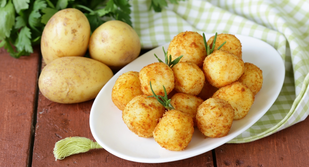Bolinho de batata com frango que derrete na boca delicioso e muito melhor que coxinha
