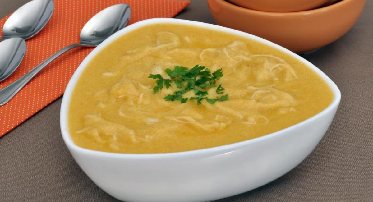 Creme de galinha cremoso e fácil de fazer uma delícia para servir nas noites mais frias