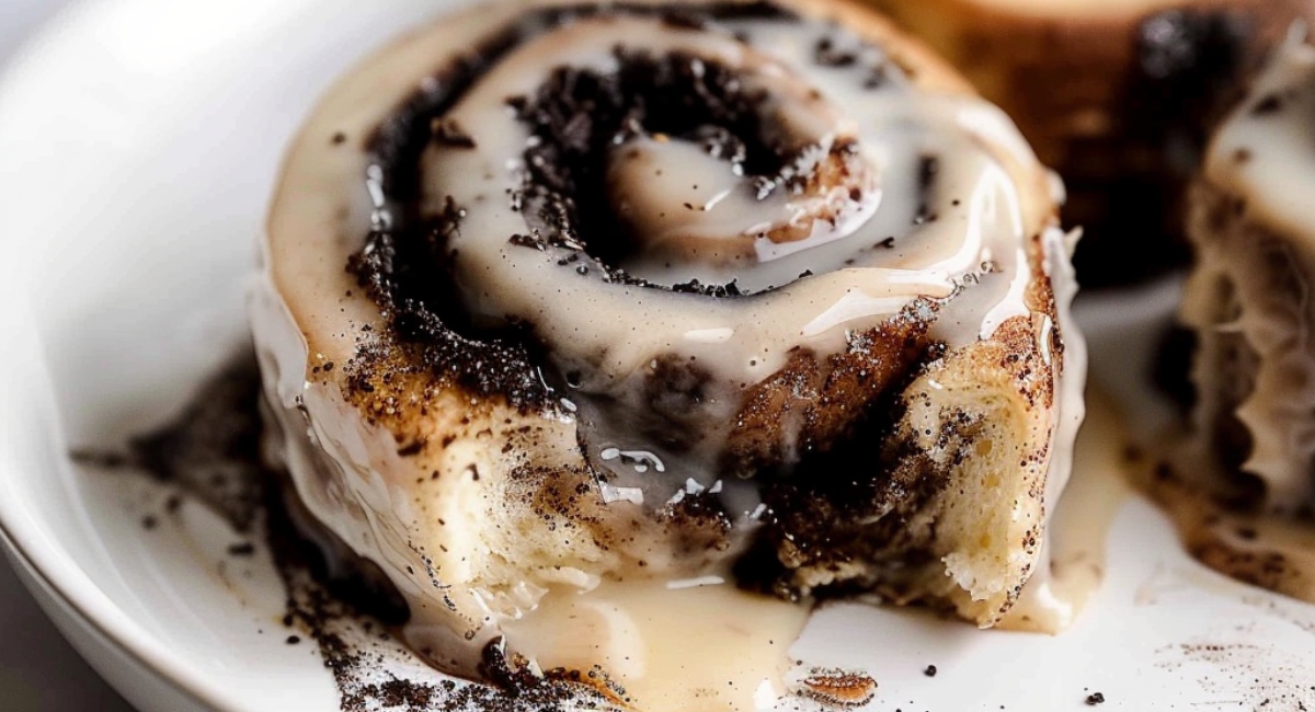 Oreo-Stuffed Cinnamon Rolls