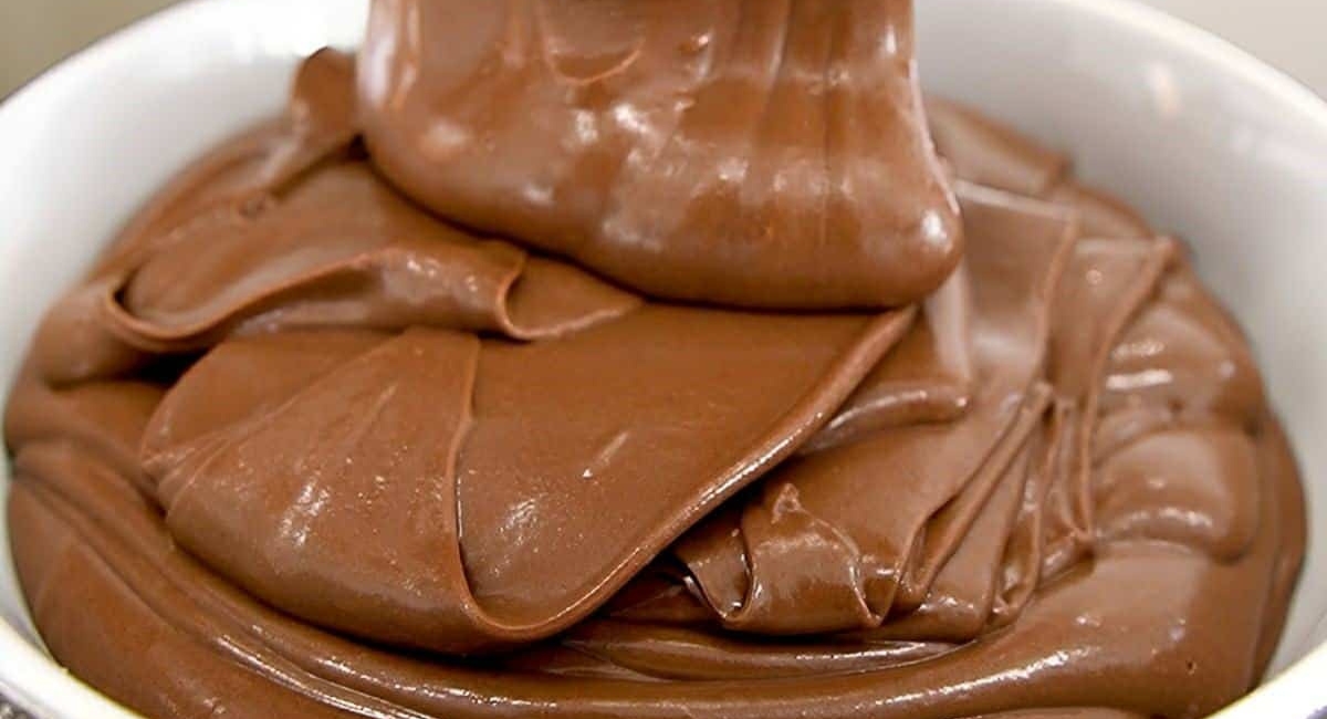 Mousse de chocolate perfeito sem leite condensado nem creme de leite