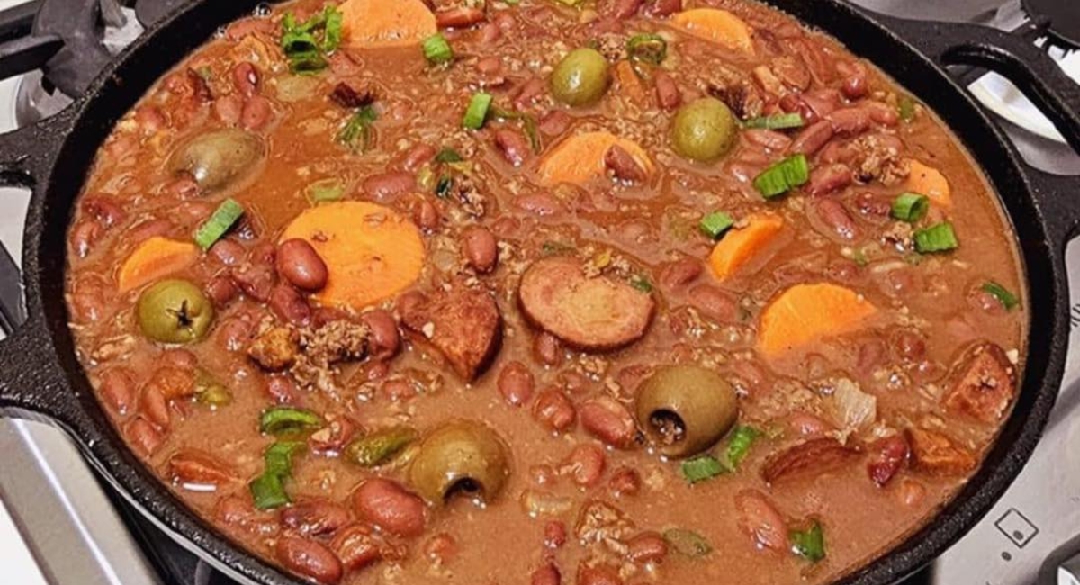 Receita de feijão mexicano que vai te deixar com vontade de só fazer desse jeito para o almoço