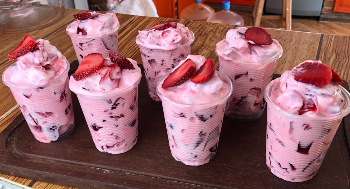 Postre De Fresas Con Crema y Gelatina